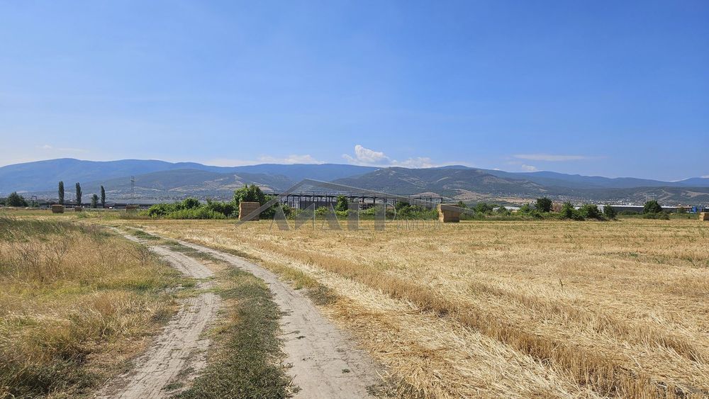 Атрактивен парцел с площ от 7902 кв.м. в кв. Беломорски