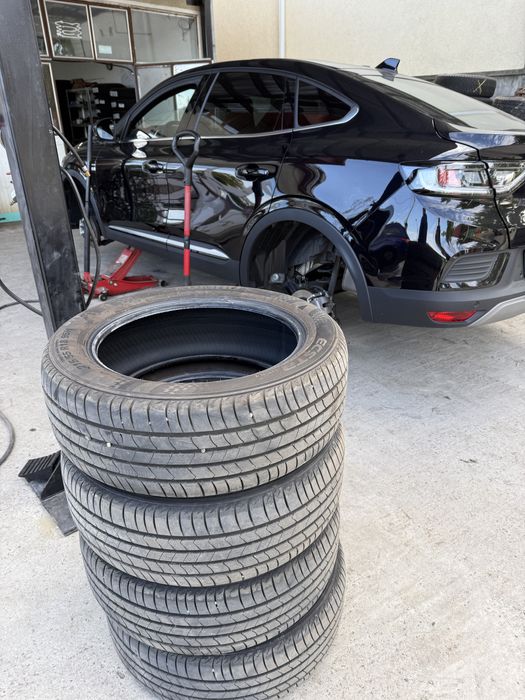 Vand anvelope de vara KUMHO 215/55 R18 95H  Doar 4000 km rulaj