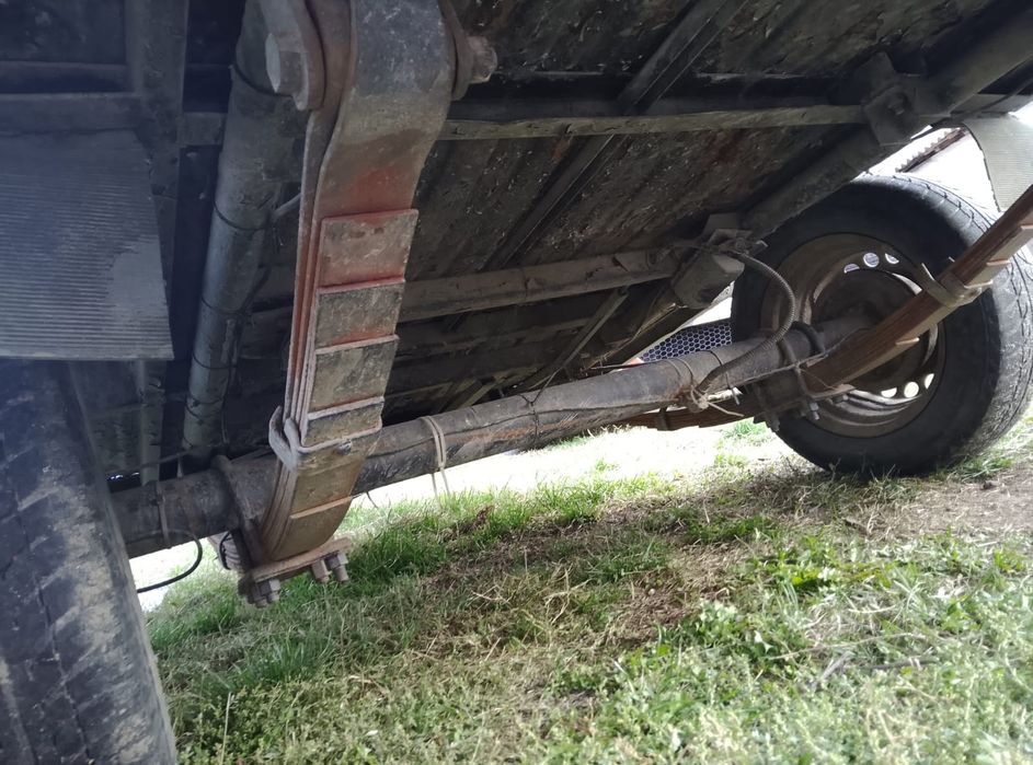 Remorca 750 kg cu sistem de franare