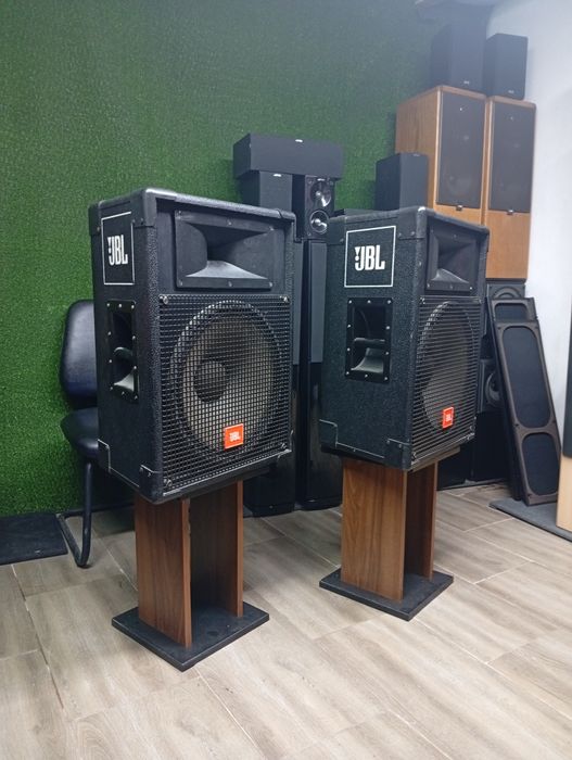 Професионални тонколони 15-ки JBL MR-825