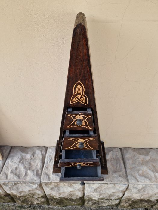 Чудесно антикварно шкафче тип пирамида- 4 чекмеджета