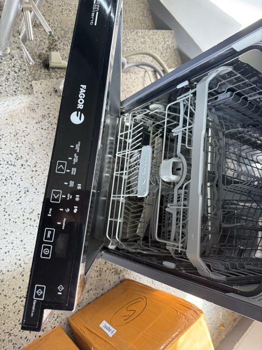 Съдомиялна за вграждане 60.см Fagor