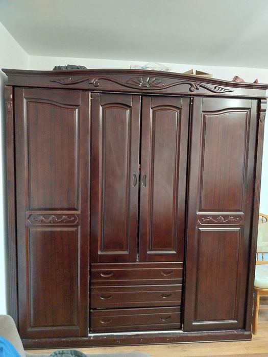 Vând șifonier model deosebit ,utilizat