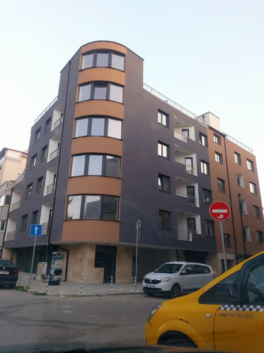 Продавам 3-стаен апартамент  87м2
