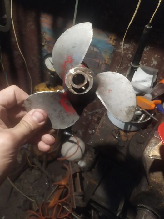 Продам винт на лодочный мотор ветерок 8