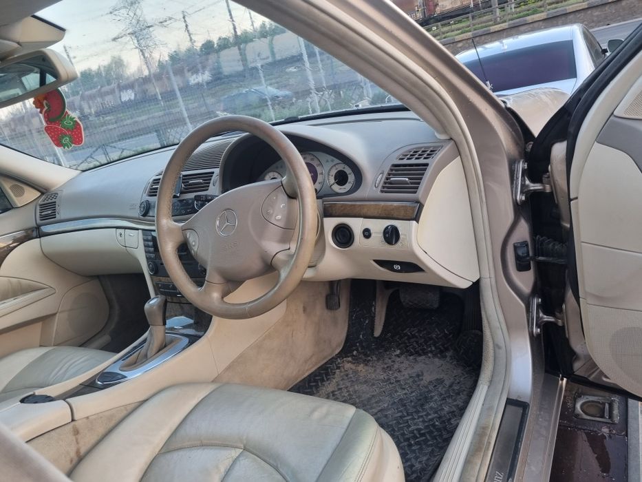 dezmembrez  Mercedes Benz E 320