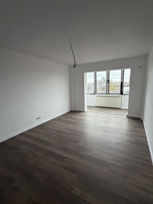 Apartament de vanzare 3 camere decomandat renovat
