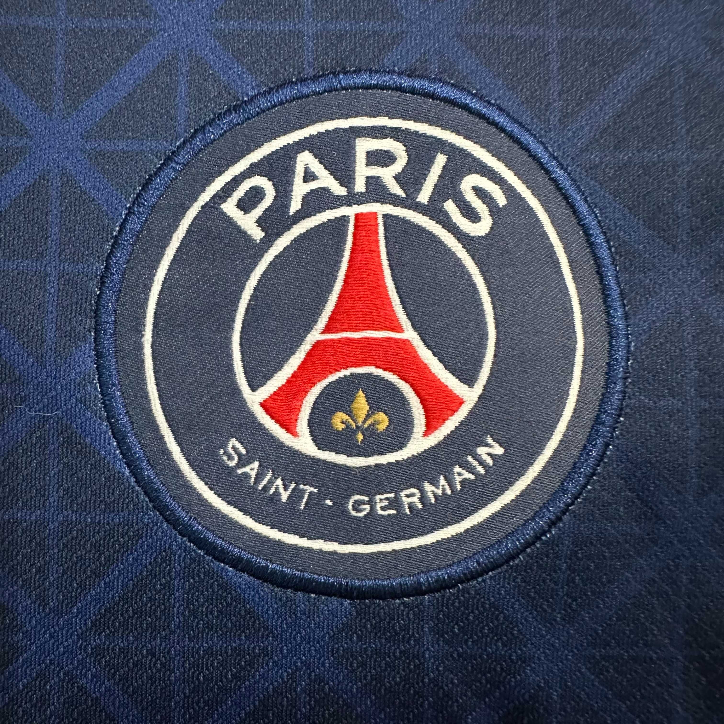 Тениска на PSG за сезон 25/26 в отлично състояние!