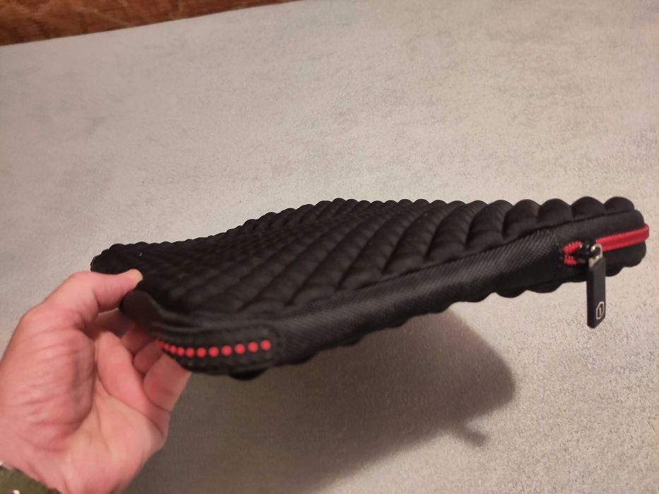 Organizator Geanta antisoc waterproof laptopuri 11 si 12 " 50 lei fix