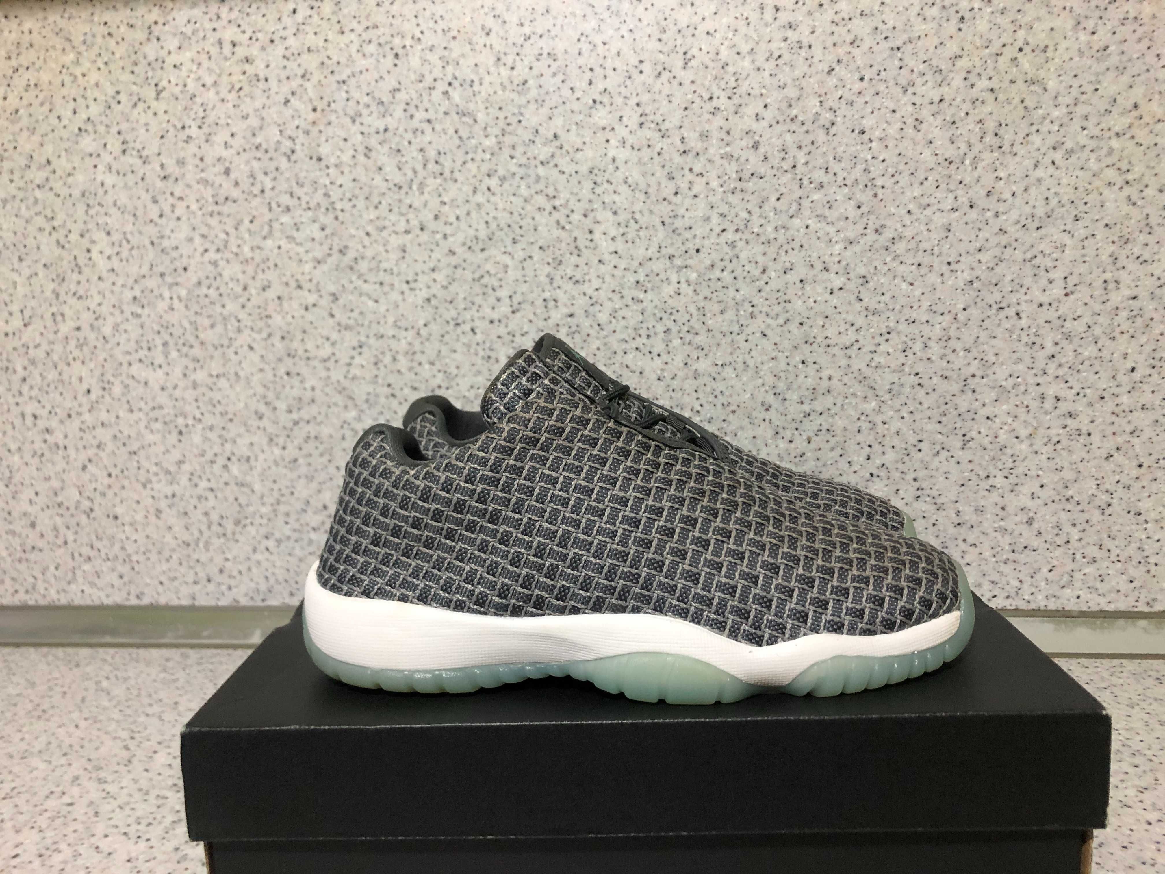 ОРИГИНАЛНИ *** Nike Air Jordan Future Low GS 'Wolf Grey'