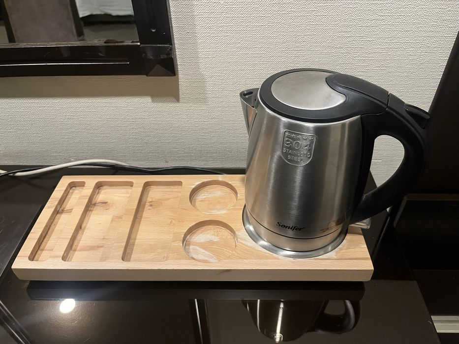 Чайник электрический в комлекте с деревянным подносом оптом