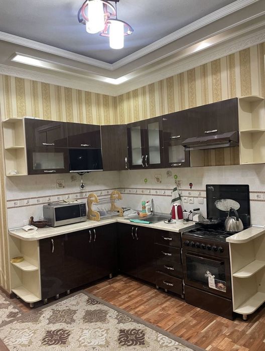 Квартира на Шота Руставели 3/2/4 общ пл 93м Высокопотолочка