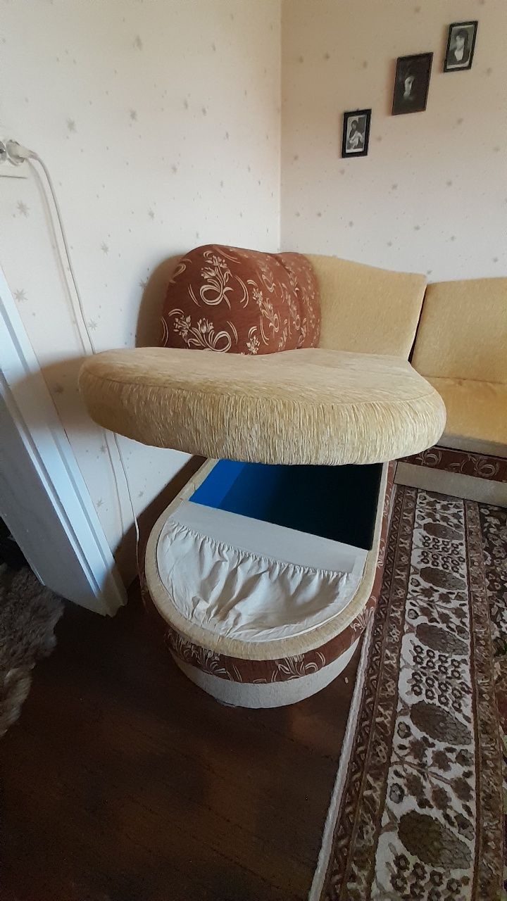 Продавам ъглов разтегателен диван спалня с ракла