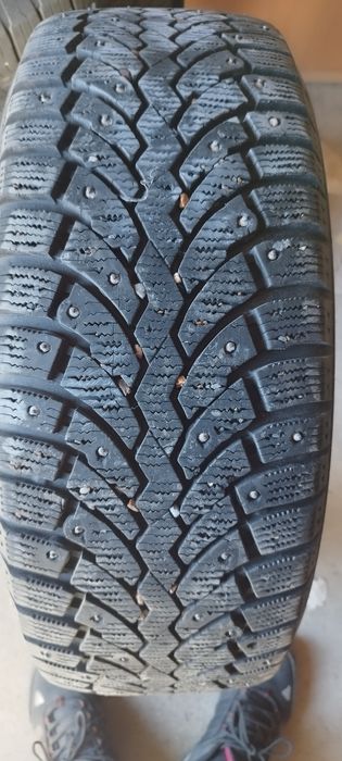 Продам 1шт зимнюю шину 205/55/16