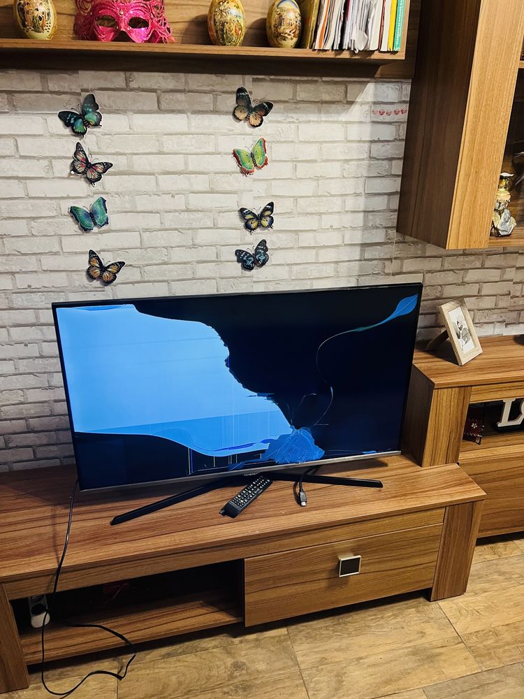Tv Samsung full hd 102 cm diagonala spart ecranul