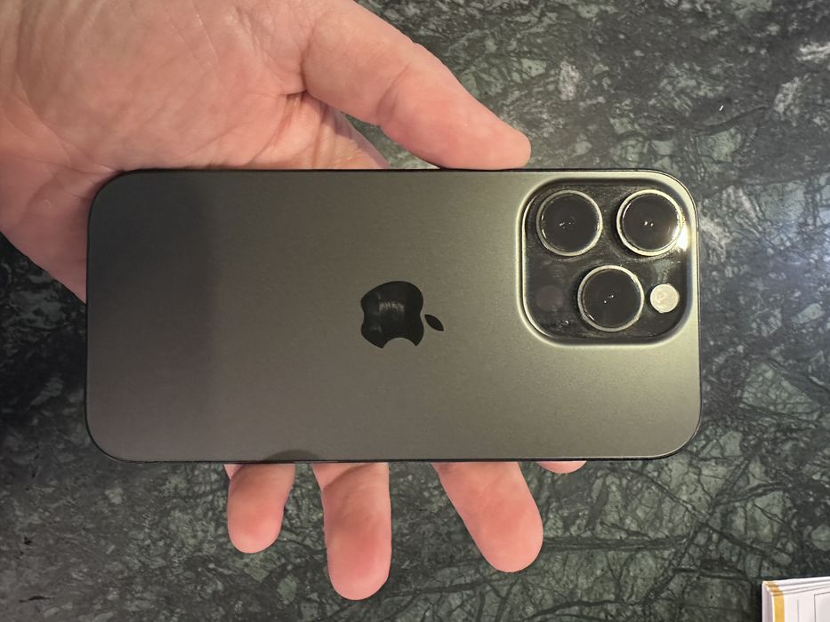 Iphone 16 Pro с година и 2 месеца гаранция