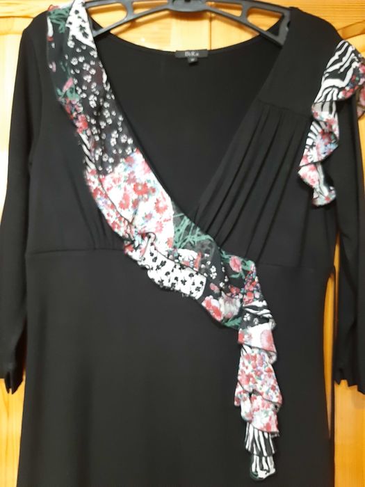 Разкошна Рокля на DIKA! Красива и Стилна! НОВА! Пролет/Есен! р/р М