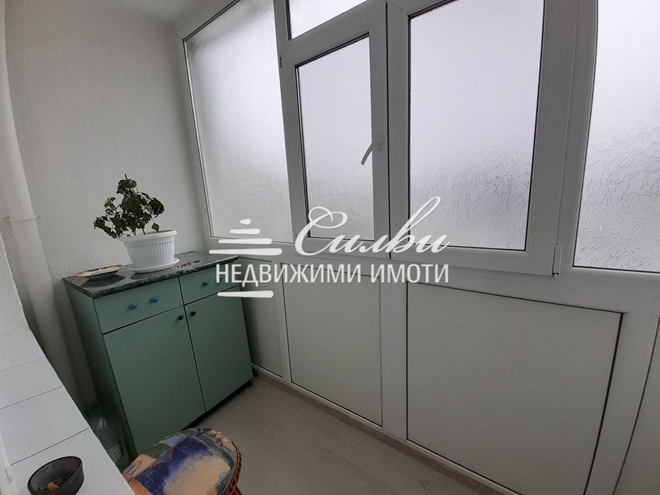 Просторен ЧЕТИРИСТАЕН апартамент в района на Пети полк!