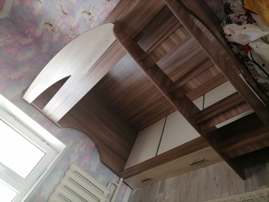 Двухъярусный кровать сатылады жагдайы жаксы почти новый