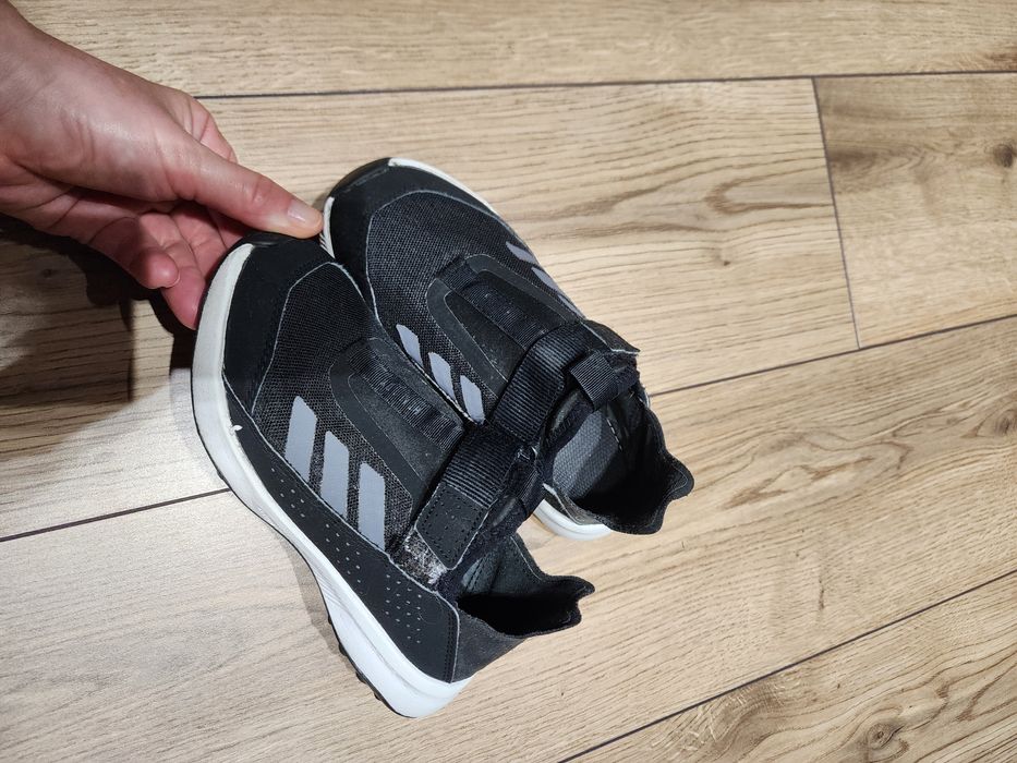 Продам оригинальные Adidas на мальчика