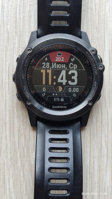 Продавам Garmin Fenix 3