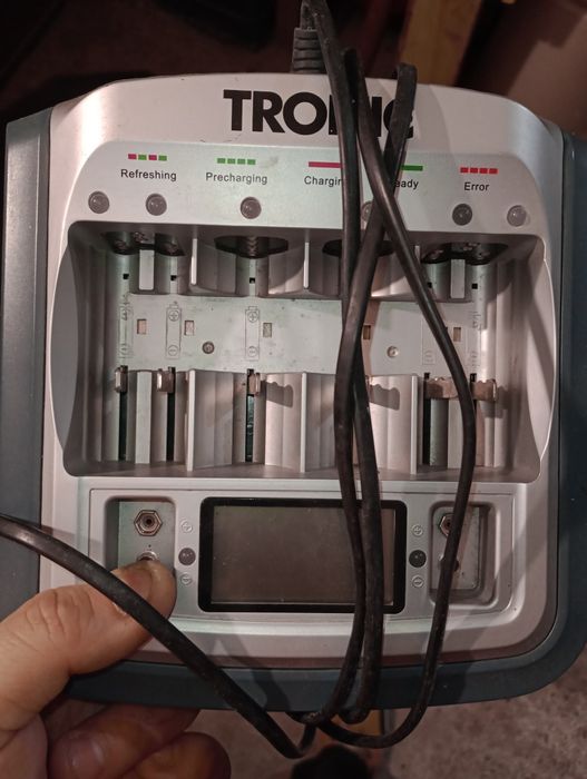 Încărcător tronic
