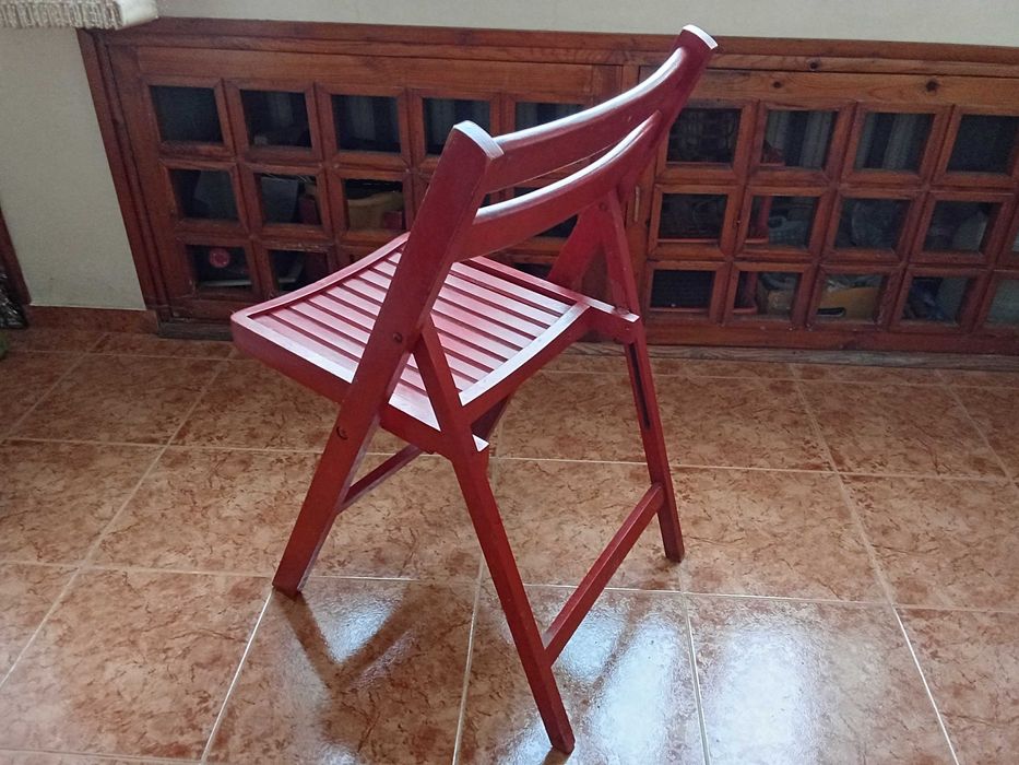 Дървен сгъваем стол