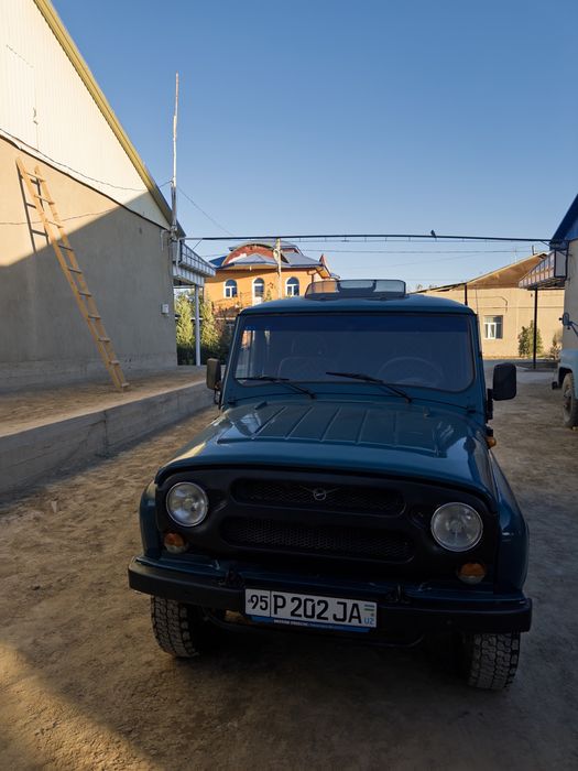 Автомобил УАЗ 2000