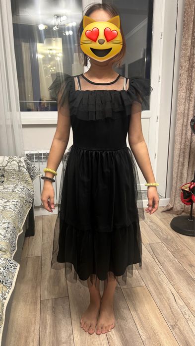 Продам платье для девочки 11-12лет рост 146-152