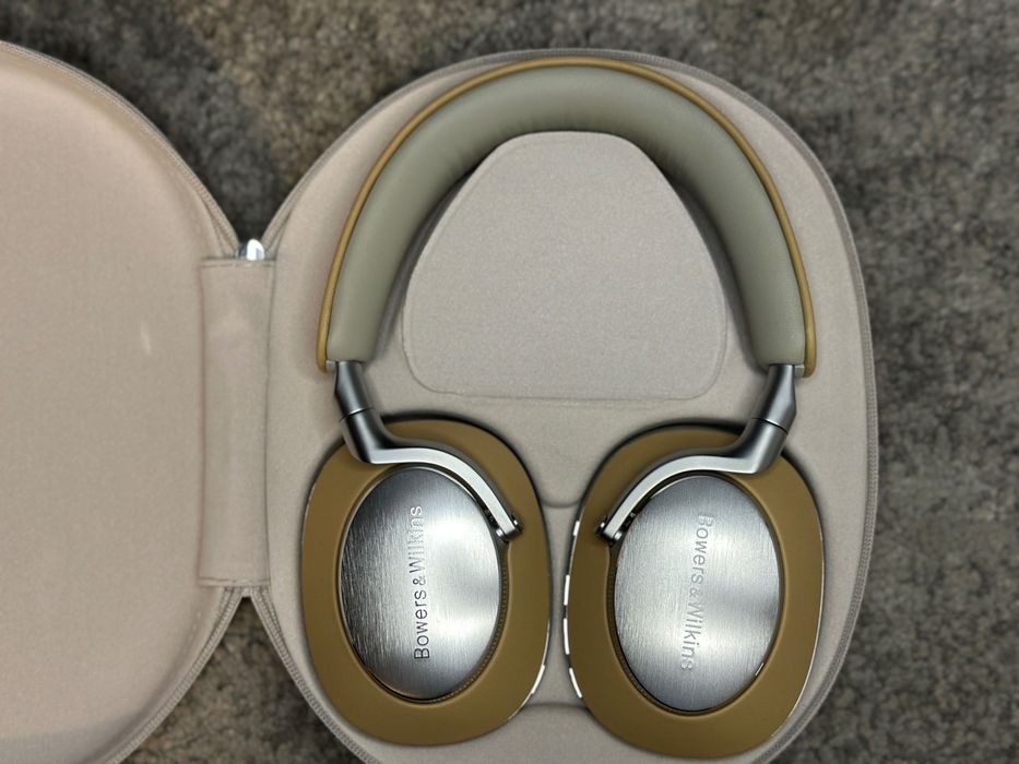 Vând Casti On-Ear Bowers & Wilkins PX8, Bluetooth, Microfon, ANC, Tan