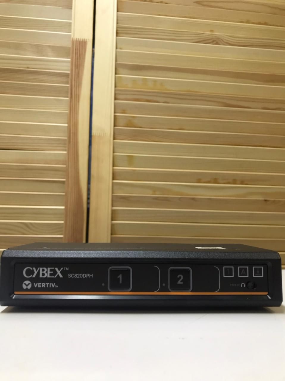 VERTIV Cybex™ SC820DPH KVM-переключатель(switch)