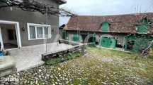 Casa traditionala de vanzare cu curte si anexe in Rasinari