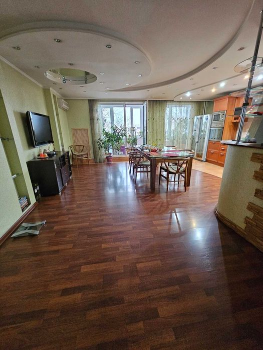 Продам 5 комнатную квартиру