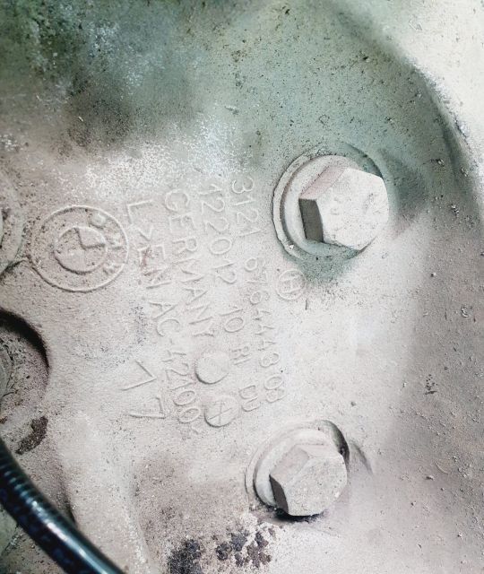 Fuzeta stanga fata 31216764443 2.0 D BMW Seria 1 E81-E88 seria