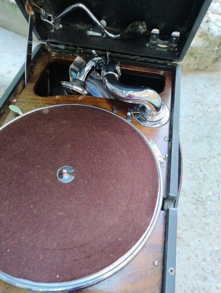 Античен Грамофон HMV Model 101