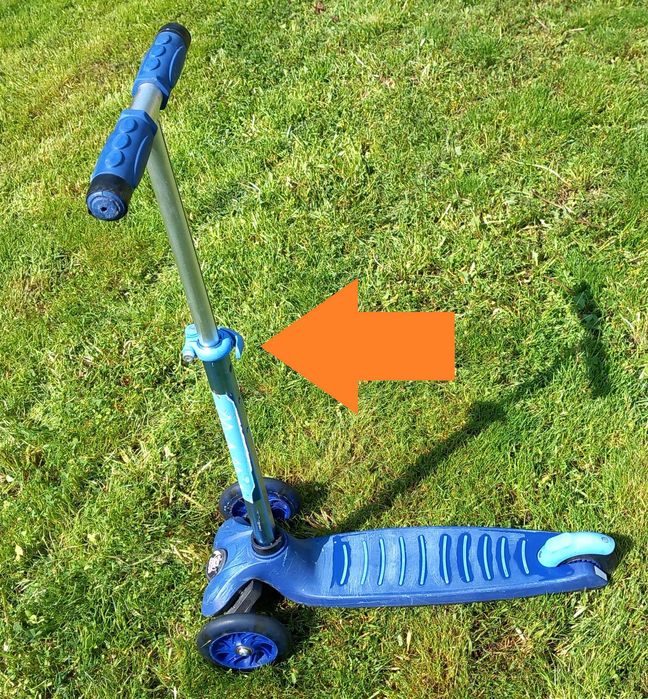 Trotineta albastra reglabila cu luminite la roti