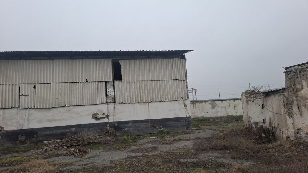 Noturar bino inshoot.Omborxonalar,er,angar,sklad.