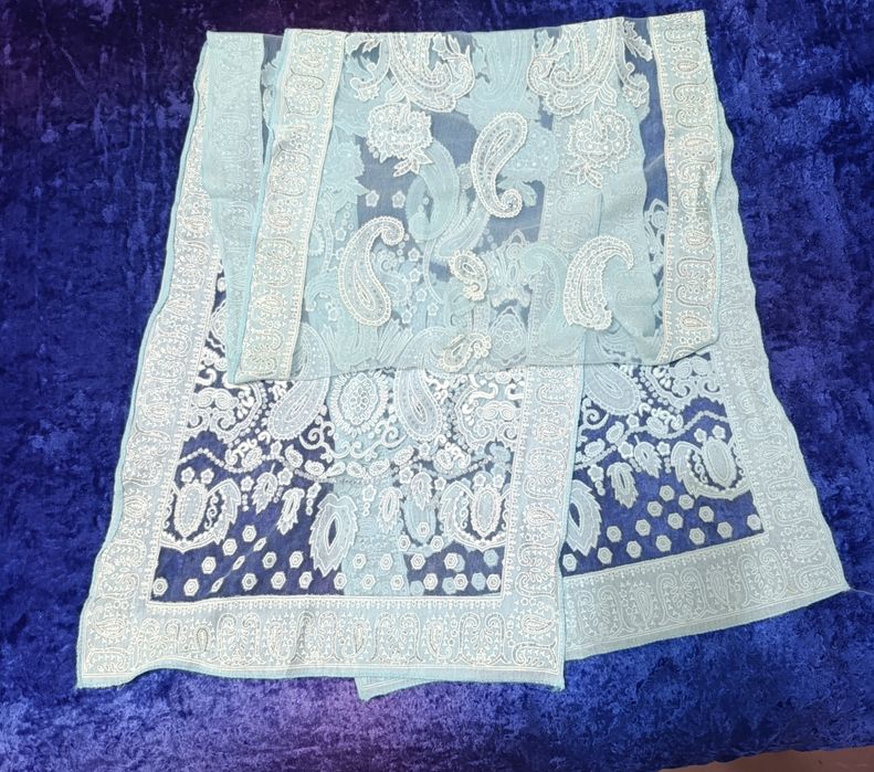 Шарф индийский блистящий