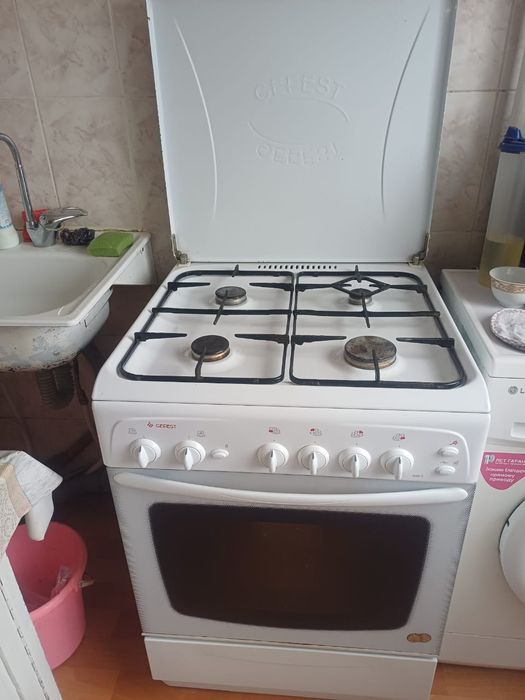 Продам газовую плиту