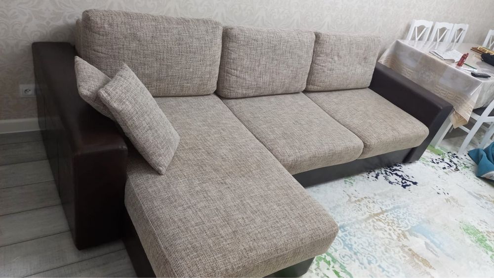 Продам диван в хорошем состоянии