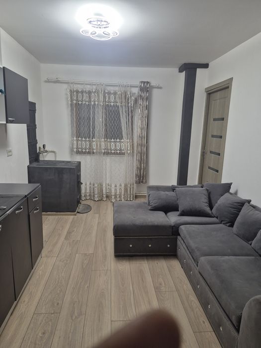 Închiriez apartament in Novaci centru