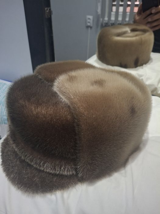 Продам шапку почти новая.