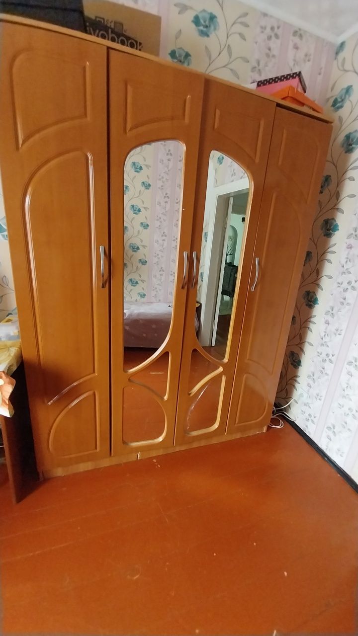 Срочно  продам  шифонер