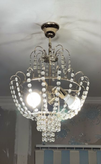 Продам люстры одинаковые 2 шт