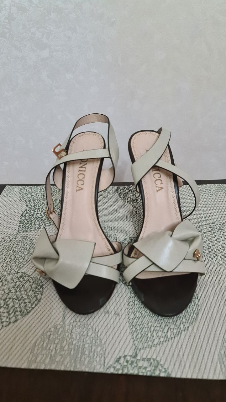 SALE!!! Босоножки р37 б/у