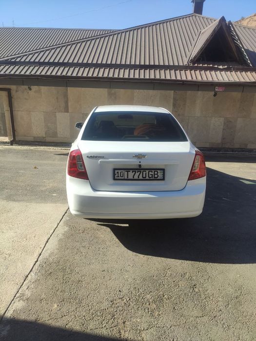 Lacetti sotiladi