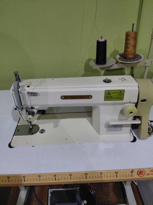 Masina de cusut profesionala modificata 220 Stare impecabila