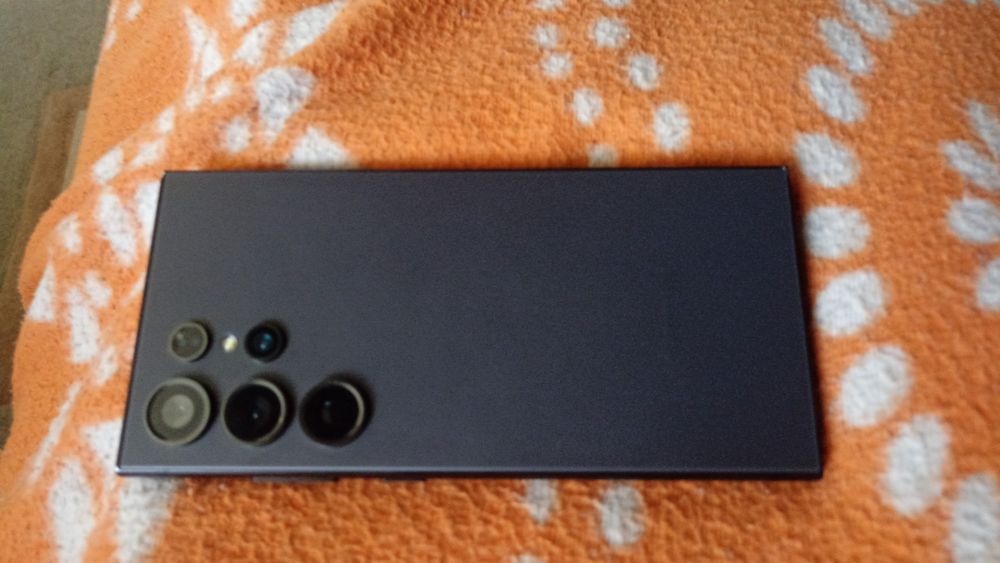 Продам телефон Samsung s24 ultra.