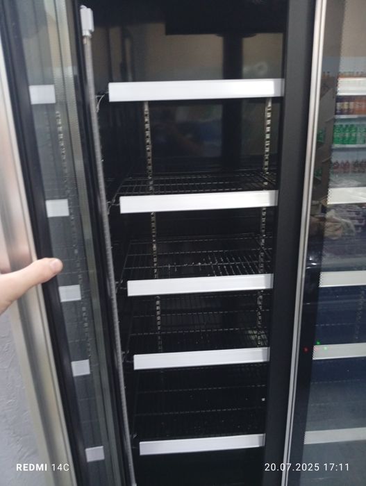 Продам холодильник пользовался 6 месяцев практически новые