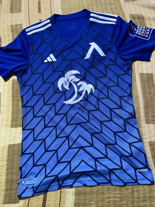 Тениска на Левски